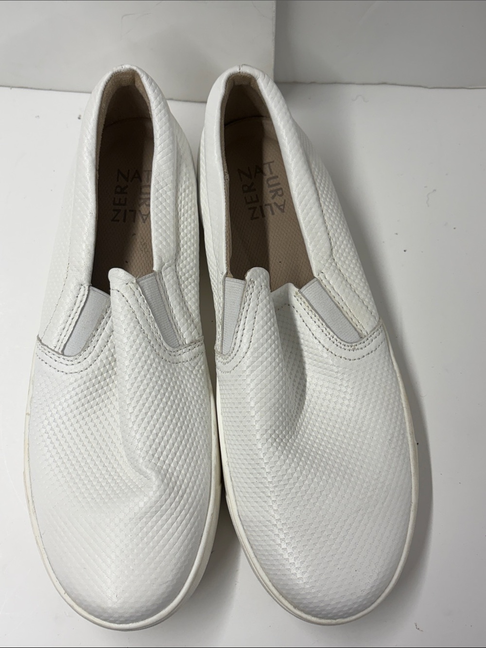 Used Naturalizer Womens Slip-On Casual Sneakers in White Size 9
